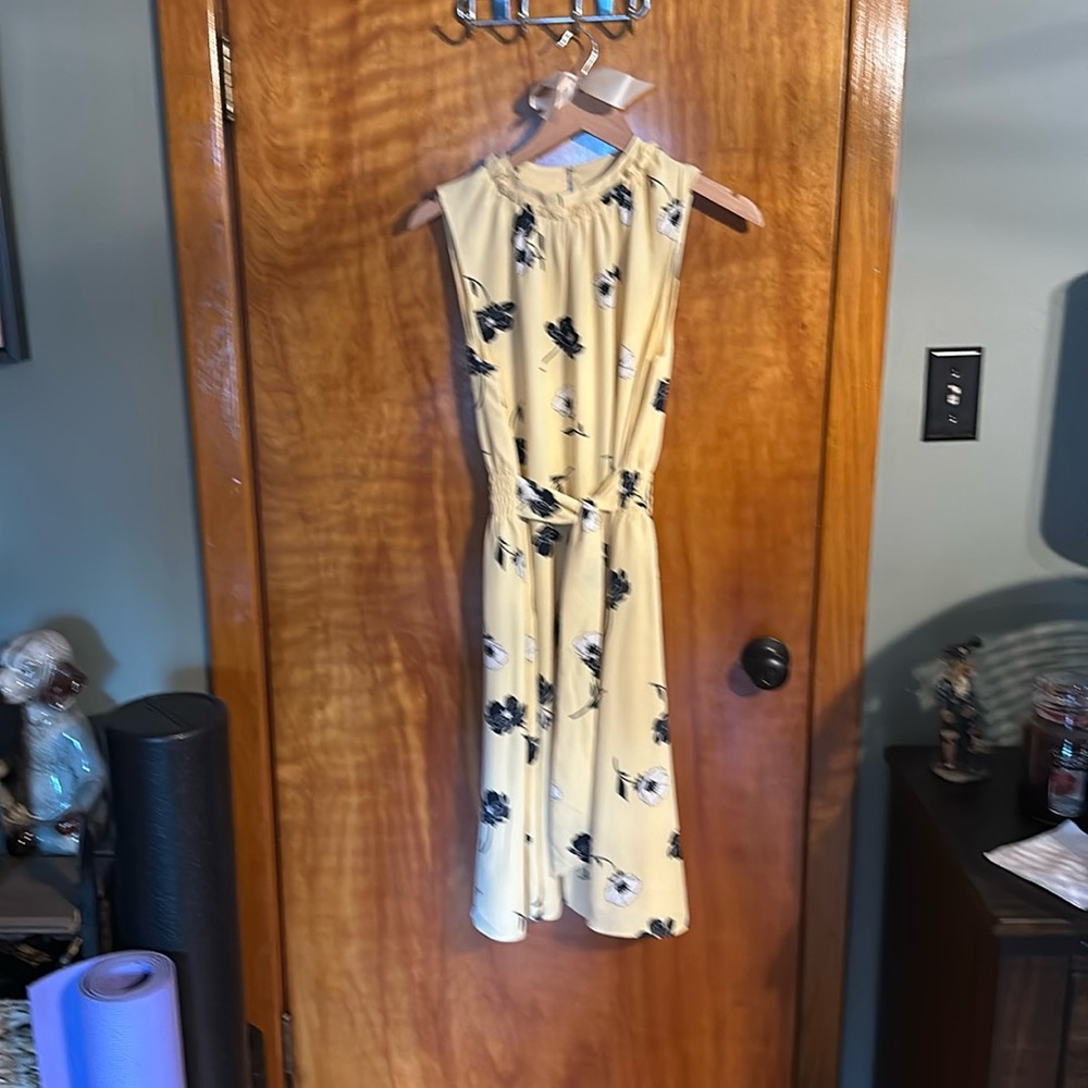 Ann Taylor yellow spring dress size medium button back elastic tie waist lined